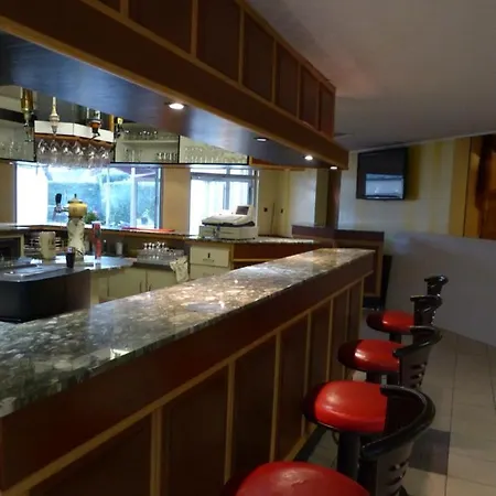 Ancien Bar Restaurant Entre Nous * لو تيلو